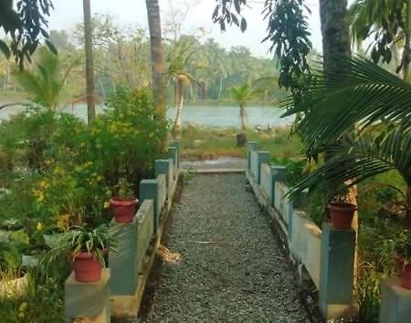 Dwaraka Munroe Lejlighed Kollam Eksteriør billede